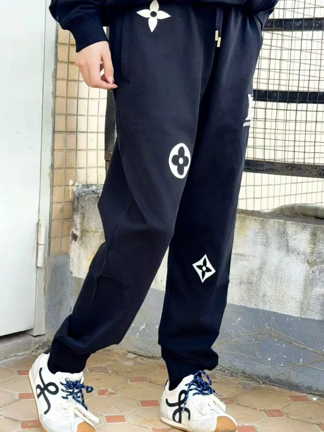 Louis Vuitton/Louis Vuitton 25Fw presbyopic embroidered logo trousers